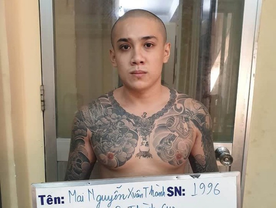 Đàn em của kẻ cầm đầu “băng giang hồ áo cam” đầu thú - 1