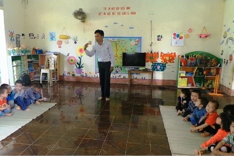Thầy giáo người Dao 21 năm chăm trẻ mầm non
