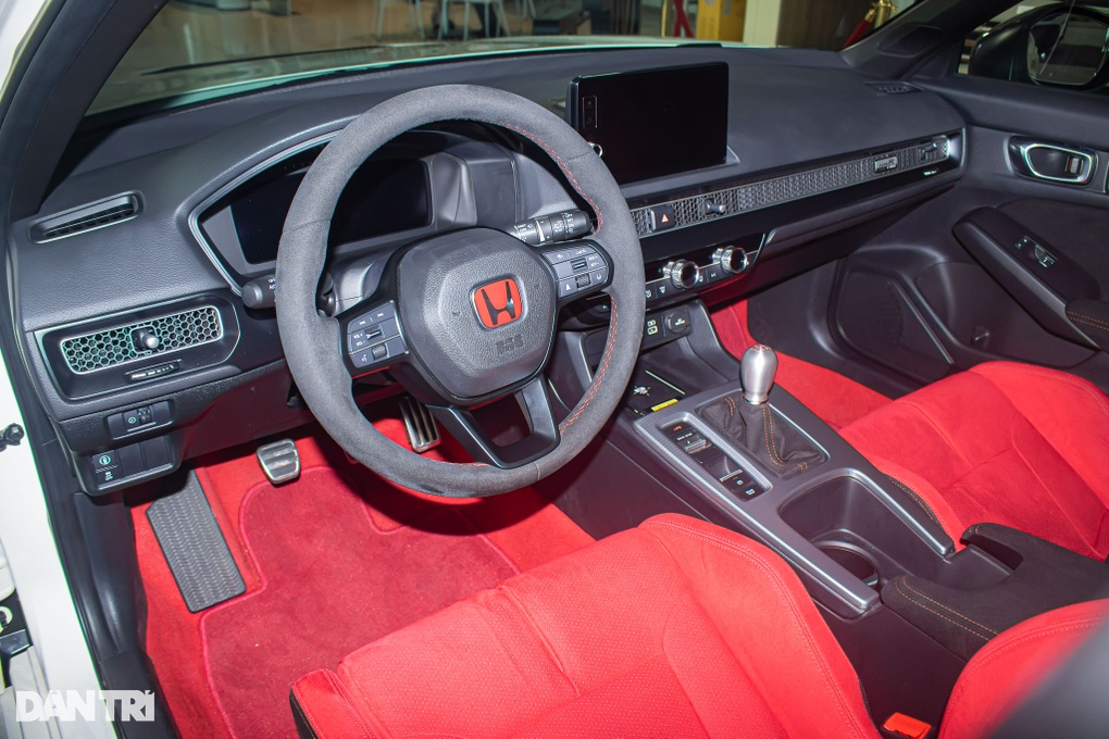 Cường Đôla bổ sung Honda Civic Type R vào dàn siêu xe hơn 100 tỷ đồng - 4 Cường Đôla bổ sung Honda Civic Type R vào dàn siêu xe hơn 100 tỷ đồng - 4
