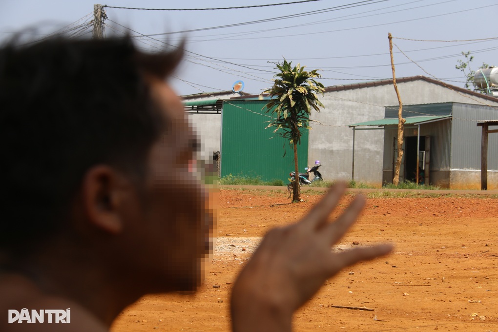 Chuyện ở làng phụ nữ chếnh choáng từ sáng sớm, đàn ông tơ tướp vì rượu - 6