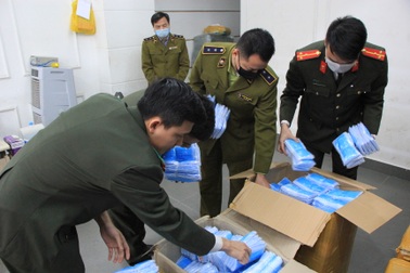 5 ngày, Công an Hà Nội xử lý 50 cơ sở "đội giá" khẩu trang