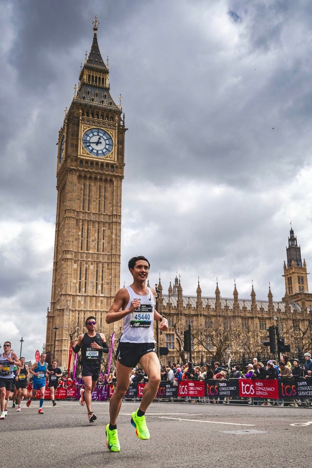 Nhân viên chuyên ngủ nướng rồi chạy hết tốc lực đi làm lập kỳ tích marathon - 2 Nhân viên chuyên ngủ nướng rồi chạy hết tốc lực đi làm lập kỳ tích marathon - 2