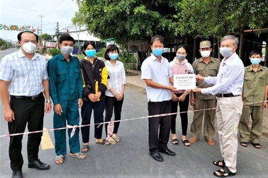 Tri ân 27/7: Những suất quà được trao giữa tâm dịch Covid-19 tại ĐBSCL