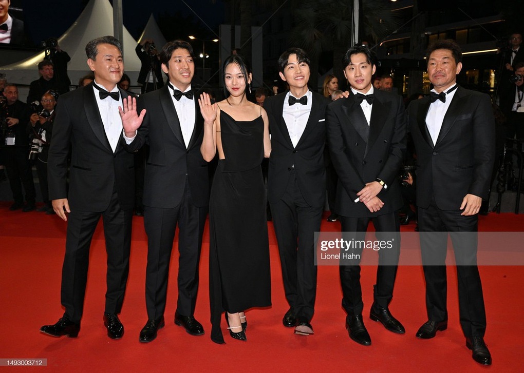 Song Joong Ki lộ diện bảnh bao, khẳng định vợ con là điều quan trọng nhất - 1 Song Joong Ki lộ diện bảnh bao, khẳng định vợ con là điều quan trọng nhất - 1