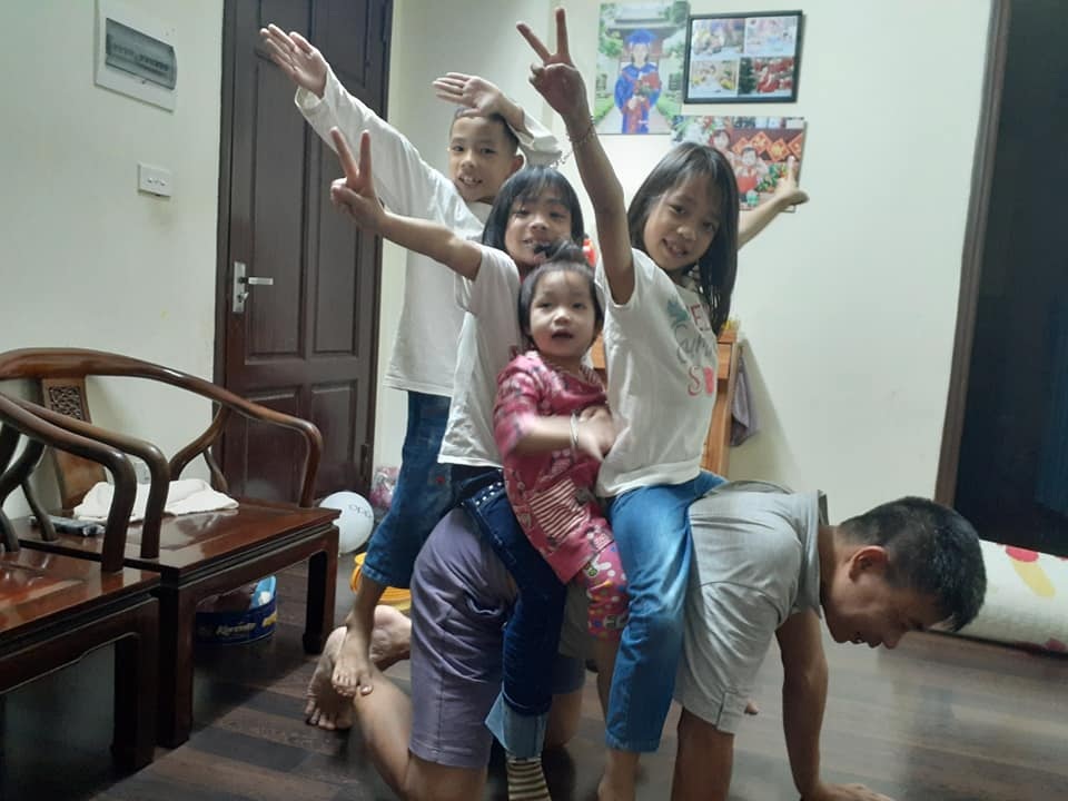 Con nhỏ nghỉ tránh dịch Covid-19, bố mẹ Sài Gòn bật khóc: Tôi đuối rồi! - 3 Con nhỏ nghỉ tránh dịch Covid-19, bố mẹ Sài Gòn bật khóc: Tôi đuối rồi! - 3