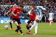 Man Utd: Hãy kiên nhẫn hơn với Victor Lindelof