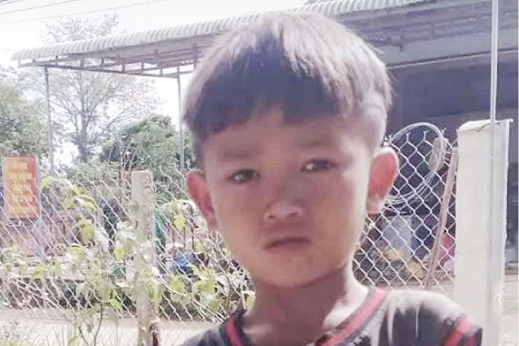 Huy động hơn 60 người tìm kiếm 2 cháu nhỏ mất tích khi lên rẫy cùng bố - 1 Huy động hơn 60 người tìm kiếm 2 cháu nhỏ mất tích khi lên rẫy cùng bố - 1