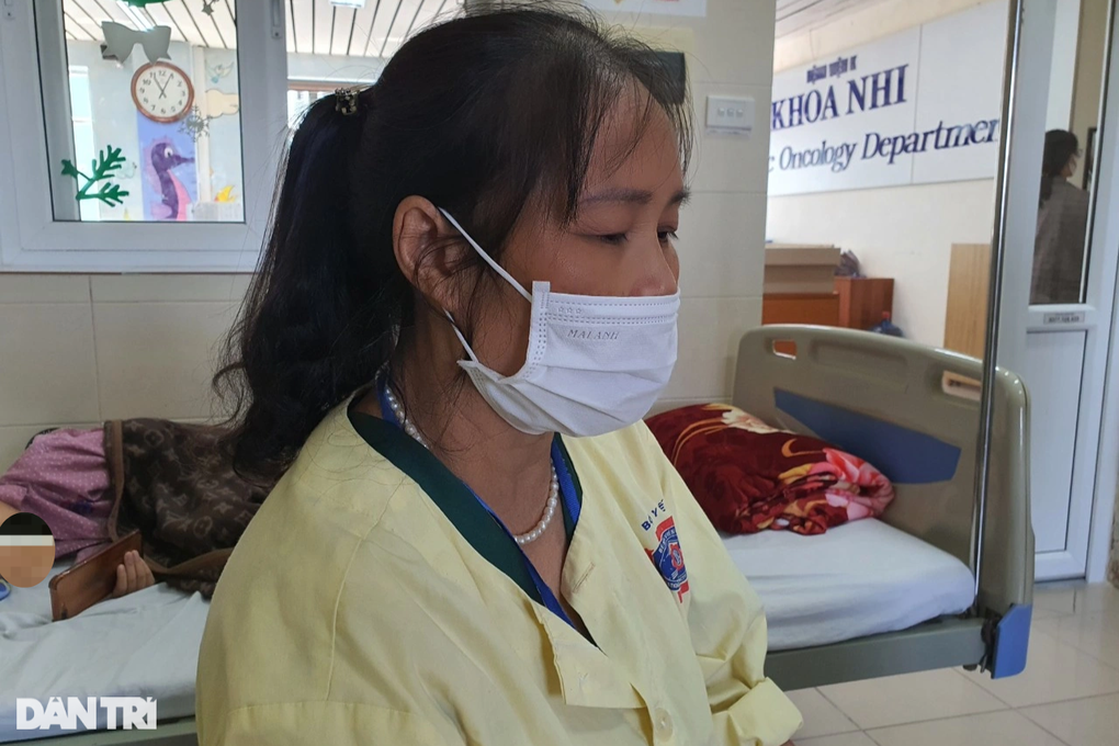 Không có tiền đưa cháu nhập viện sớm, bà bật khóc nhỡ cháu mệnh hệ nào… - 6 Không có tiền đưa cháu nhập viện sớm, bà bật khóc nhỡ cháu mệnh hệ nào… - 6
