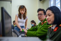 Ngày đầu cấp hộ chiếu gắn chip tại Hà Nội