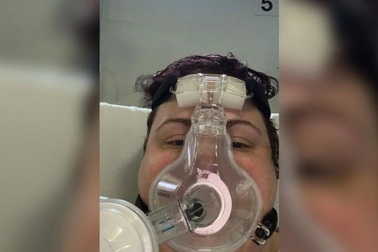 Không tiêm vaccine Covid-19, người phụ nữ Anh suýt chết 8 lần