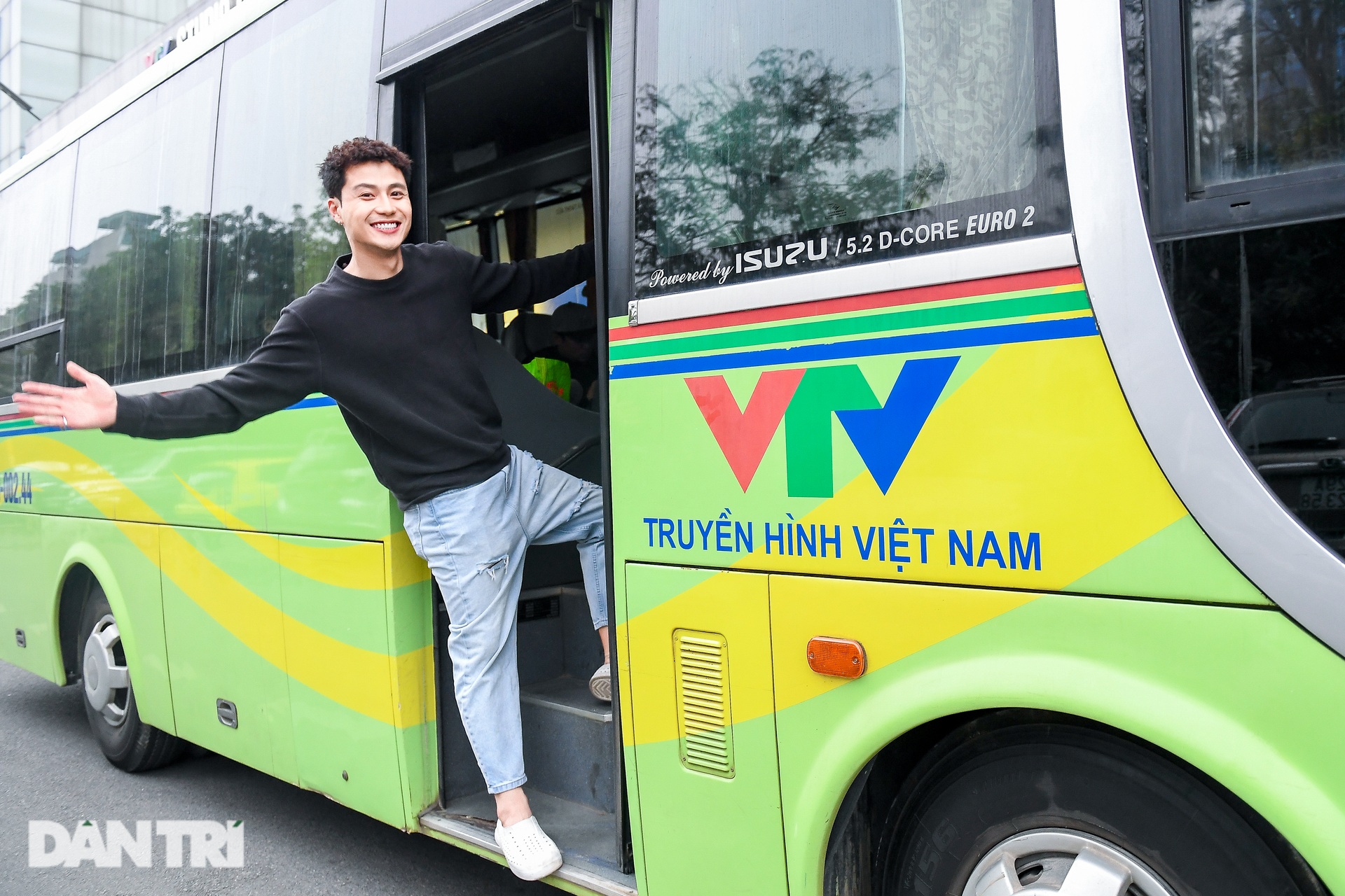 Thanh Sơn tất tả chạy show, ăn bánh mỳ khi đóng phim cùng Khả Ngân - 4 Thanh Sơn tất tả chạy show, ăn bánh mỳ khi đóng phim cùng Khả Ngân - 4