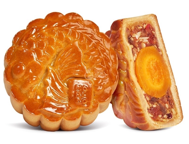 Bánh Trung thu trứng muối món quà đậm vị, trọn tình cho mùa đoàn viên