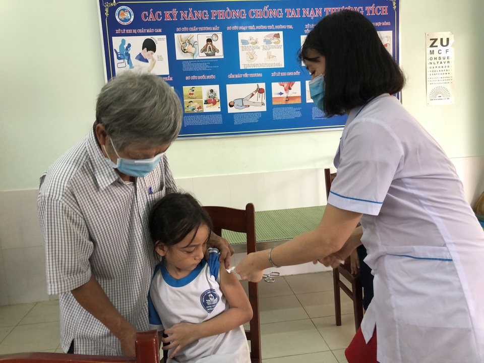 Quảng Ngãi: Tiêm vắc xin bạch hầu cho 19.000 trẻ - 1