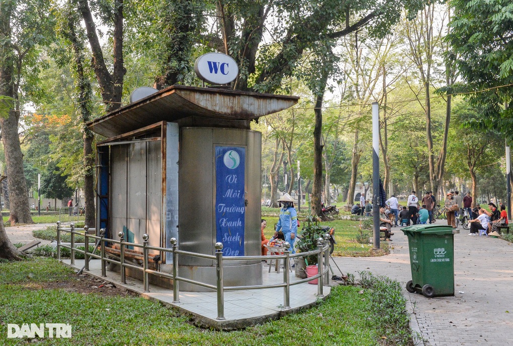 Trải nghiệm nhà vệ sinh công cộng ở Hà Nội - 1 Trải nghiệm nhà vệ sinh công cộng ở Hà Nội - 1