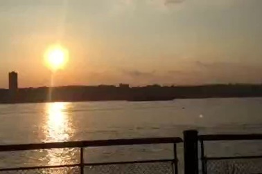 Mỹ: Máy bay chiến đấu cổ lao xuống sông Hudson, phi công thiệt mạng