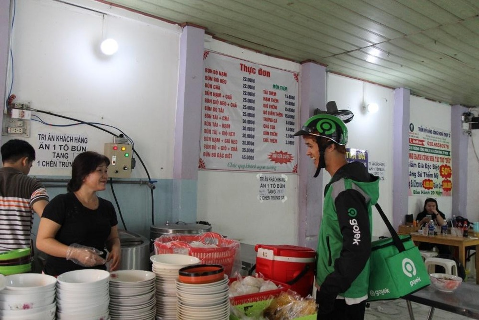 Nhà hàng, quán ăn nghĩ gì khi GoFood sẽ chuyển từ GoViet sang Gojek? - 4