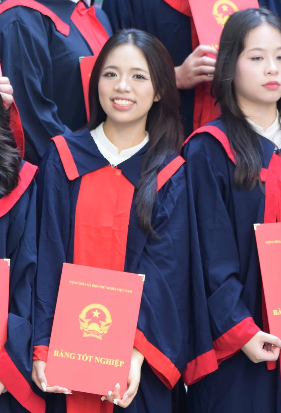 Kvinnlig språkstudent, från 7 poäng i engelska till SAT topp 1% globalt - 4 Nữ sinh chuyên ngữ, từ 7 điểm tiếng Anh đến SAT top 1% toàn cầu - 4