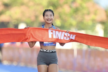 Khuất Phương Anh thắng cự ly 10km tại giải chạy bộ ở TPHCM