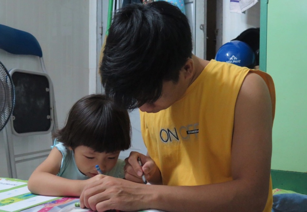 Thương đứt ruột cảnh bé 7 tuổi xa mẹ tưởng tình yêu của tôi đã về - 3 Thương đứt ruột cảnh bé 7 tuổi xa mẹ tưởng tình yêu của tôi đã về - 3