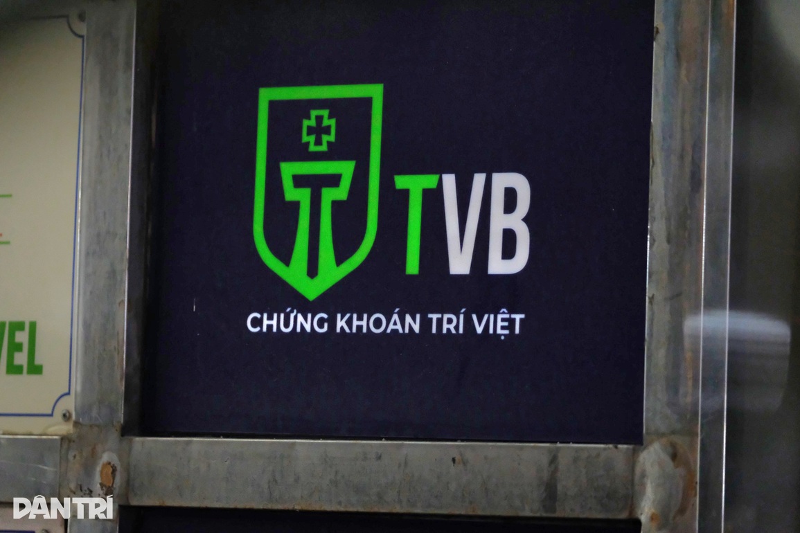 Khám xét trụ sở Công ty Chứng khoán Trí Việt - 3 Khám xét trụ sở Công ty Chứng khoán Trí Việt - 3
