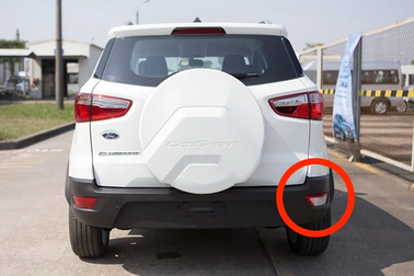 Ô tô chỉ có một đèn lùi: Đúng thiết kế của hãng nhưng vẫn trượt đăng kiểm