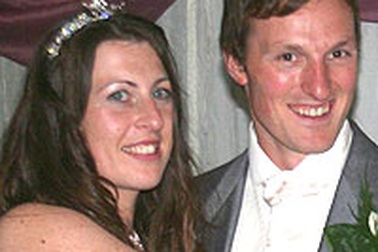 2 người bị buộc tội giết bác sĩ Anh trong tuần trăng mật