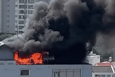 Cháy tòa nhà công ty kinh doanh trang sức ở TPHCM, hơn 30 người tháo chạy