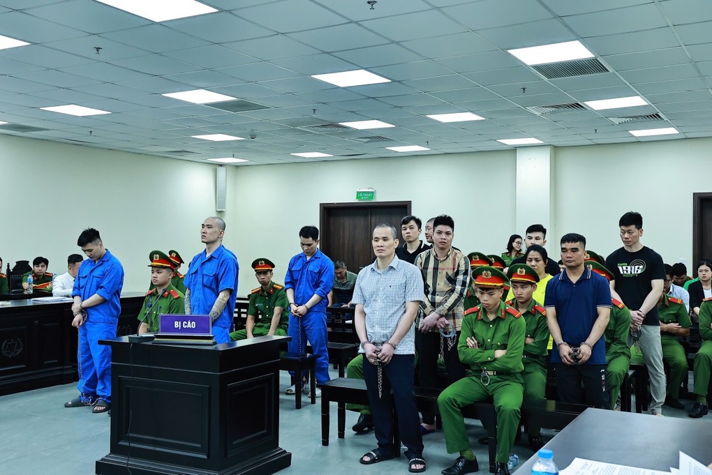 Vụ lái ô tô biển xanh chở ma túy: Tòa tuyên phạt 11 bị cáo án tử hình - 1 Vụ lái ô tô biển xanh chở ma túy: Tòa tuyên phạt 11 bị cáo án tử hình - 1
