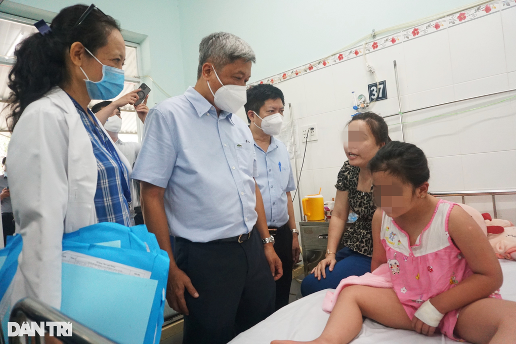 Gần đỉnh dịch sốt xuất huyết, TPHCM cầu cứu Bộ Y tế vì thiếu thuốc - 1 Gần đỉnh dịch sốt xuất huyết, TPHCM cầu cứu Bộ Y tế vì thiếu thuốc - 1