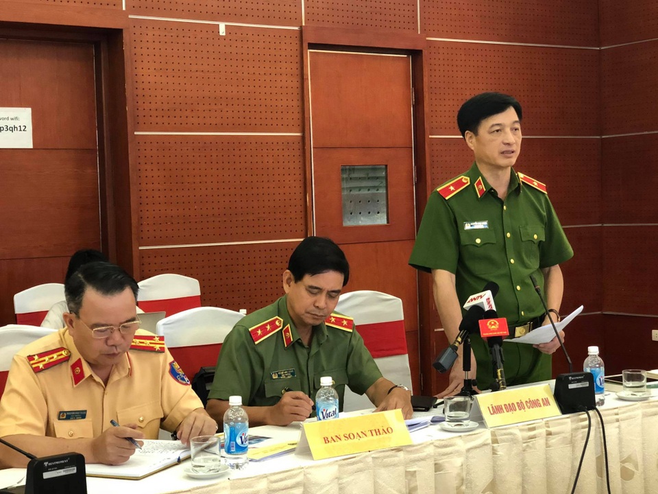 Bộ trưởng Giao thông đề nghị Bộ Công an sát hạch bằng lái xe 12 điểm - 2 Bộ trưởng Giao thông đề nghị Bộ Công an sát hạch bằng lái xe 12 điểm - 2
