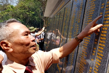 Khánh thành bia lưu niệm Văn phòng Khu ủy Khu 5