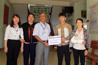 Bạn đọc  giúp đỡ 3 đứa trẻ mồ côi cha hơn 79 triệu đồng