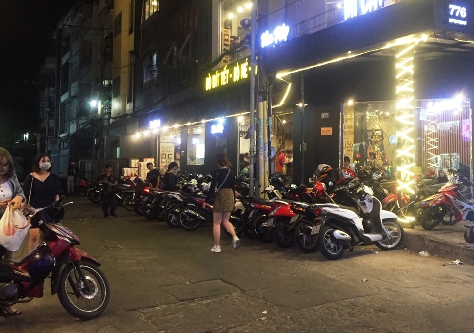 Mì cay, trà sữa, cà phê cho giới trẻ vẫn “hái ra tiền” trong mùa dịch - 3 Mì cay, trà sữa, cà phê cho giới trẻ vẫn “hái ra tiền” trong mùa dịch - 3