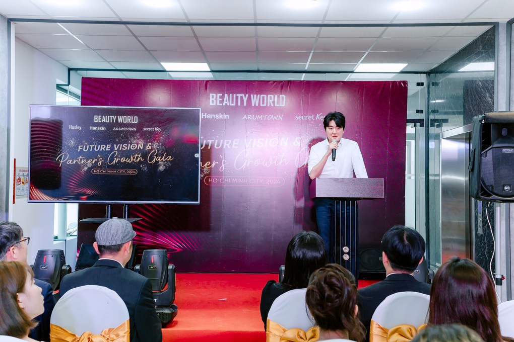 BeautyWorld tổ chức hội nghị tri ân khách hàng 2024 - 5 BeautyWorld tổ chức hội nghị tri ân khách hàng 2024 - 5