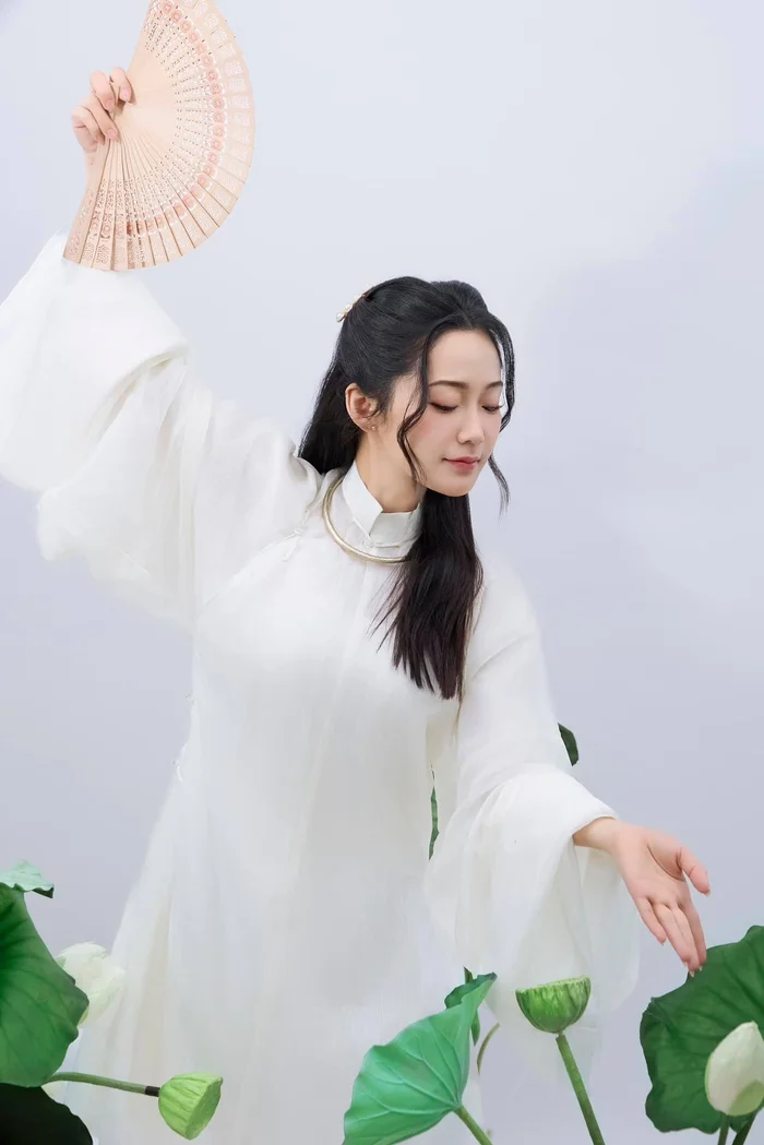 Anh Đào Kính vạn hoa đời tư kín tiếng, ngoại hình trẻ trung tuổi 36 - 6 Anh Đào Kính vạn hoa đời tư kín tiếng, ngoại hình trẻ trung tuổi 36 - 6