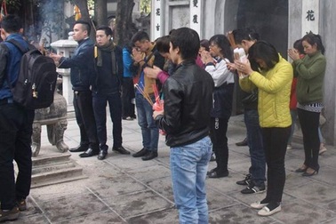 Giới trẻ Hà thành đi chùa Hà cầu duyên