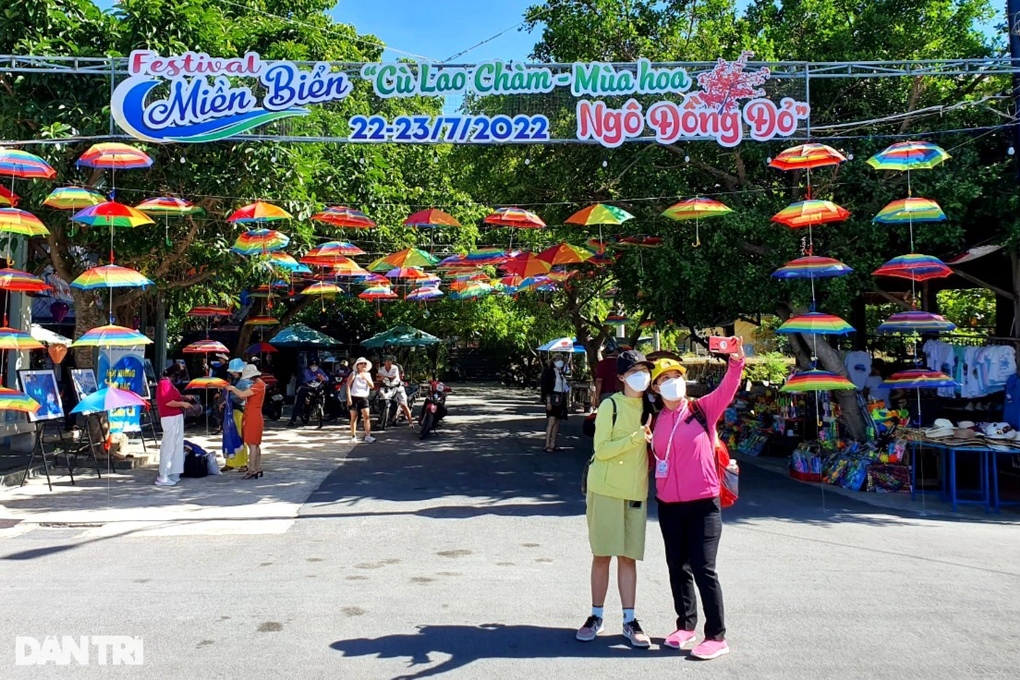 Khám phá mùa hoa ngô đồng đỏ rực trên đảo Cù Lao Chàm - 1 Khám phá mùa hoa ngô đồng đỏ rực trên đảo Cù Lao Chàm - 1