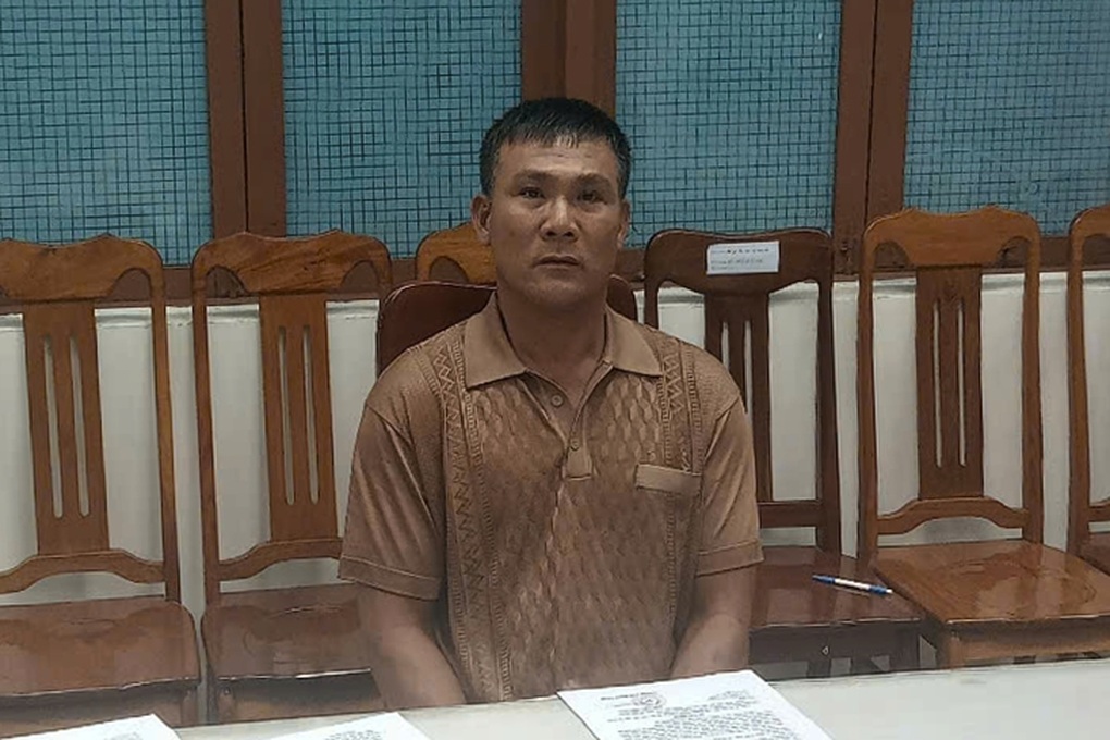 Khởi tố tài xế lái ô tô chạy trên bãi biển, bấm còi inh ỏi - 1 Khởi tố tài xế lái ô tô chạy trên bãi biển, bấm còi inh ỏi