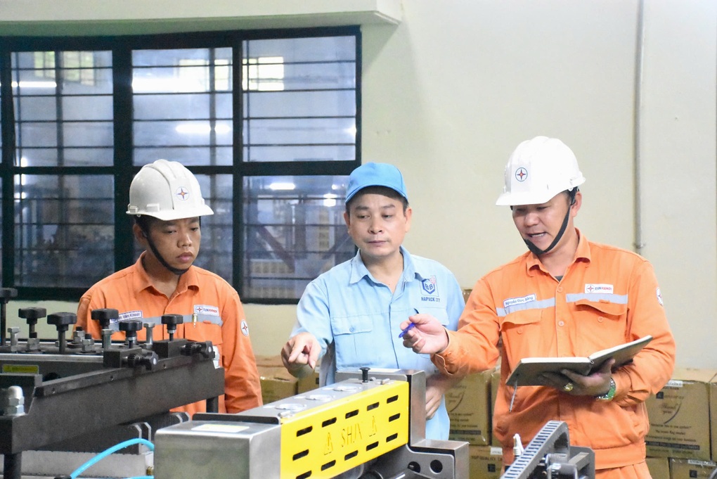 EVNHANOI lên phương án cung ứng điện cho năm 2025 - 3 EVNHANOI lên phương án cung ứng điện cho năm 2025 - 3