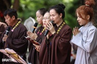 Hàng trăm phật tử lập đàn cầu siêu liệt sĩ tại Công viên Lê Thị Riêng