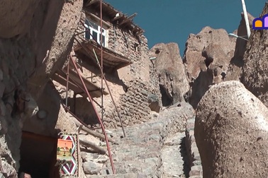 Ghé thăm những ngôi nhà trong núi đá