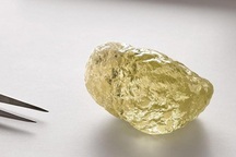 Chiêm ngưỡng viên kim cương vàng "khủng" hiếm thấy