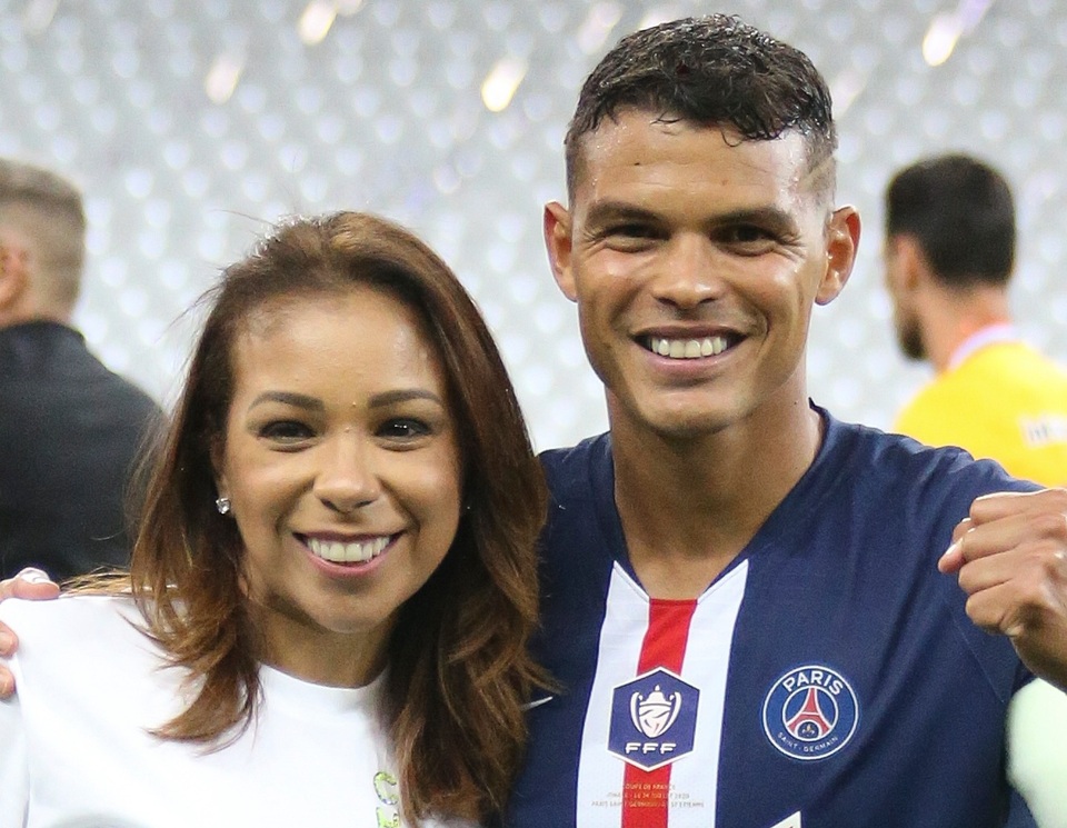 Thi đấu xa nhà, Thiago Silva bất ngờ được bà xã tặng “quà” - 4