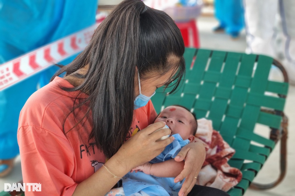 Người dân đi xe máy hồi hương qua Đà Nẵng được chở về Hà Nội - 2 Người dân đi xe máy hồi hương qua Đà Nẵng được chở về Hà Nội - 2