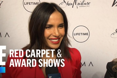 Padma Lakshmi tươi tắn trả lời phỏng vấn