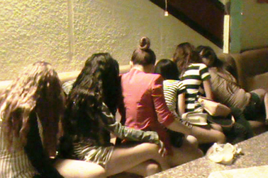 Bắt 2 chị em cầm đầu đường dây mại dâm