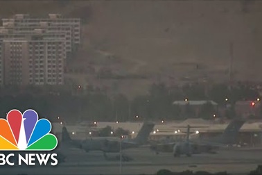 Đánh bom liều chết ở khu vực sân bay Kabul, hơn 70 người chết