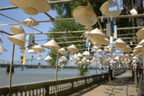 Nón “Thúy” trong lòng khách nước ngoài