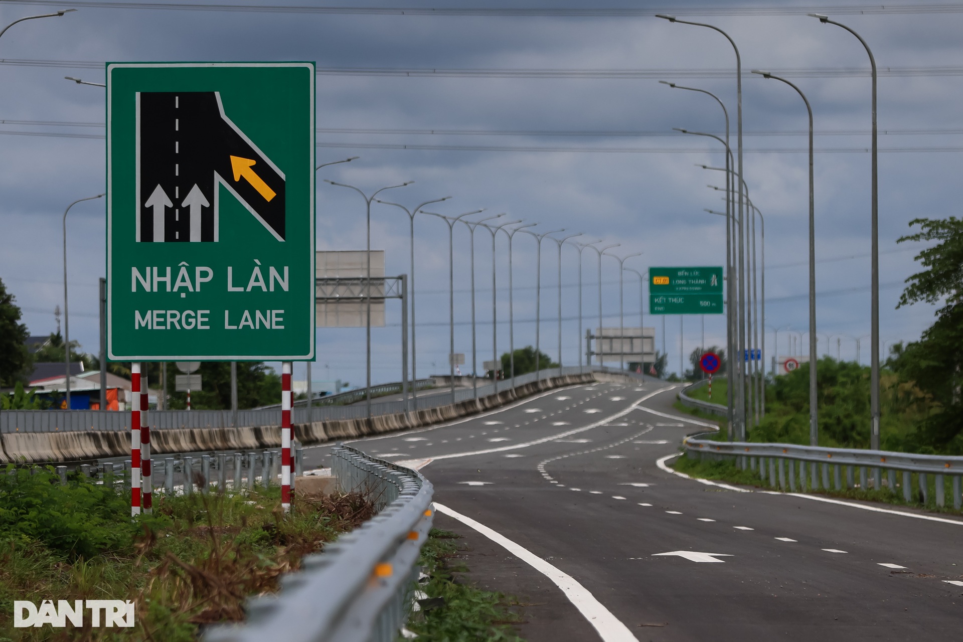 Hình hài đoạn cao tốc 3,4km qua TPHCM sắp thông xe - 8 Hình hài đoạn cao tốc 3,4km qua TPHCM sắp thông xe - 8