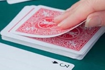 Vụ giáo viên đánh bài nhiều lần ở thư viện: Làm rõ vai trò hiệu trưởng